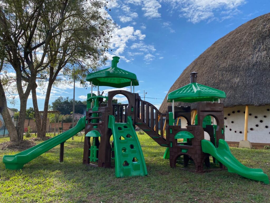 Você está visualizando atualmente Inaugurado parque infantil e casinha de leitura para moradores da Aldeia Urbana Marçal de Souza