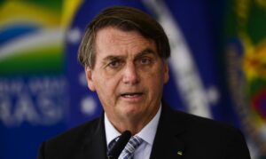 Leia mais sobre o artigo Bolsonaro diz que ‘R$ 2 bilhões já estão garantidos’ para voto impresso