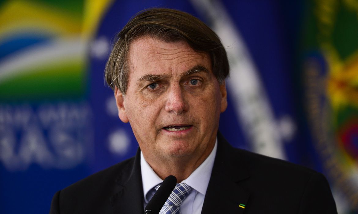 Você está visualizando atualmente “Se Bolsonaro aumentar o Bolsa Família, estoura o teto que aprovou”, diz especialista