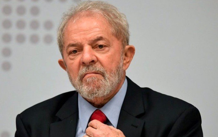 Você está visualizando atualmente Lula amplia vantagem sobre Bolsonaro no segundo turno, diz XP/Ipespe