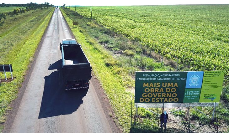 Você está visualizando atualmente MS: Governo assina duas ordens de serviço para restauração e implantação asfáltica de rodovias de Maracaju