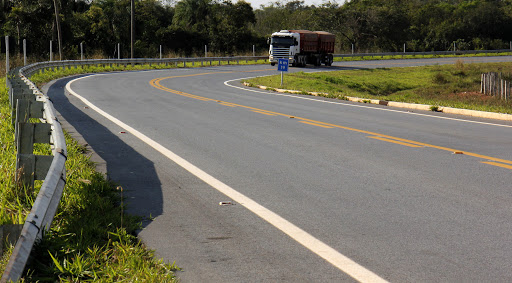 Você está visualizando atualmente Reinaldo Azambuja autoriza pavimentação de duas rodovias em Sidrolândia