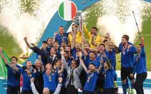 Leia mais sobre o artigo Seleção italiana é recebida com festa após título da Eurocopa 2020/2021