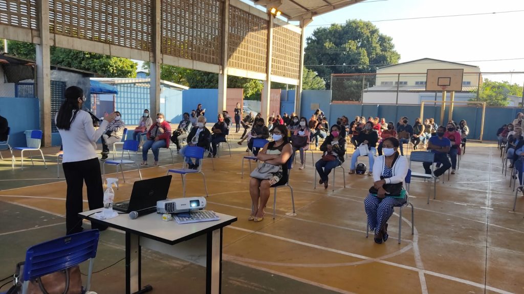 Você está visualizando atualmente Servidores recebem treinamento de biossegurança para retorno das aulas na rede municipal de Campo Grande
