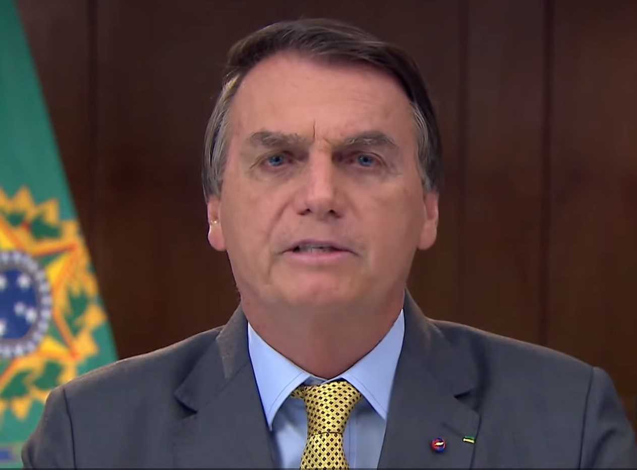 Você está visualizando atualmente Após alta, Bolsonaro chega a Brasília