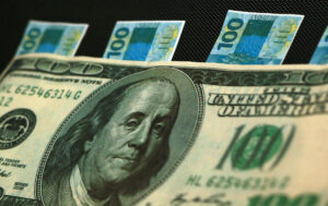 Leia mais sobre o artigo Dólar sobe e fecha a R$ 5,11