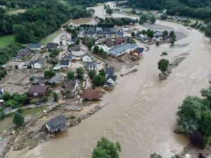 Leia mais sobre o artigo Pelo menos 48 morrem durante enchentes na Europa