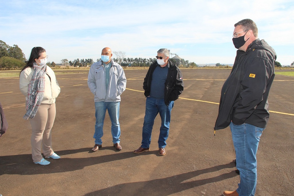 Você está visualizando atualmente Prefeita vistoria Aeroporto de Naviraí