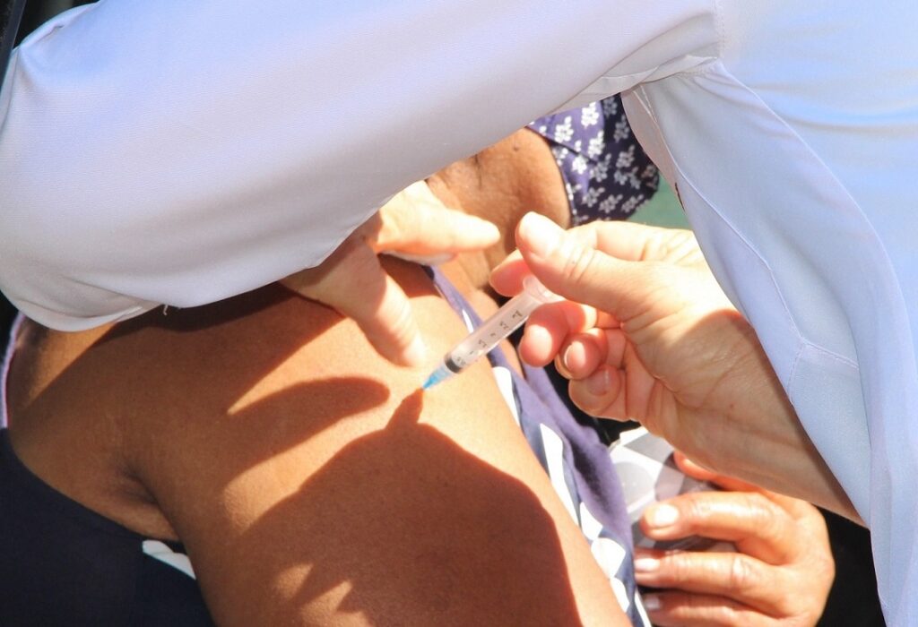 Você está visualizando atualmente Naviraí  abre vacinação de Covid-19 para pessoas com 33 anos