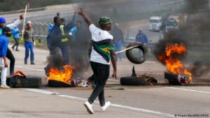 Read more about the article África do Sul registra 30 mortos após protestos por prisão de Jacob Zuma