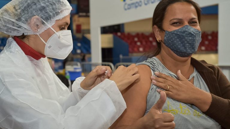 Você está visualizando atualmente Campo Grande abre repescagem para vacinação de trabalhadores da educação