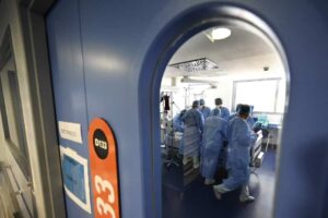 Leia mais sobre o artigo França: 85% das pessoas hospitalizadas por COVID não são vacinadas