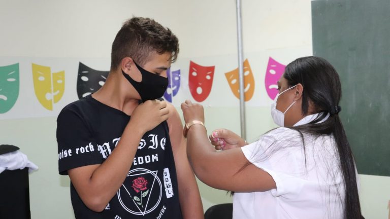 Você está visualizando atualmente Plantão: Campo Grande faz vacinação de pessoas com 16 anos ou mais neste domingo, 15 de agosto