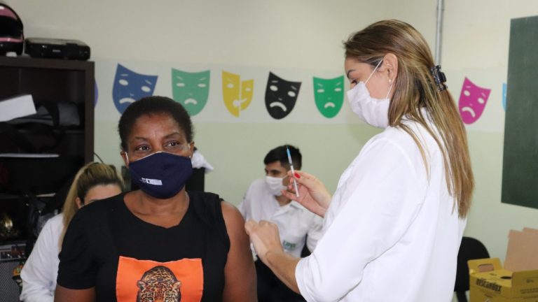 Você está visualizando atualmente Campo Grande segue com ação itinerante para vacinar contra Covid-19