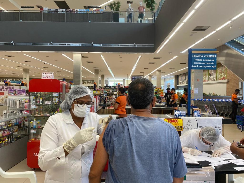 Você está visualizando atualmente Intinerante: vacinação acontece hoje (26) no supermercado Santo Antônio, Jardim Noroeste