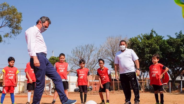 Você está visualizando atualmente Moradores do Zé Pereira participam do Projeto Escola Pública de Futebol