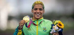 Read more about the article Ouro: Ana Marcela é campeã olímpica na maratona aquática em Tóquio