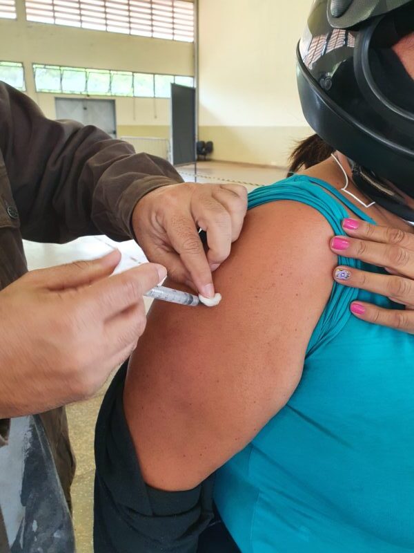 Você está visualizando atualmente Prefeitura dá continuidade a vacinação de Dose 2 em Dourados