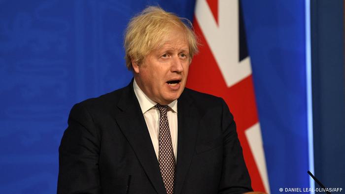 Você está visualizando atualmente Boris Johnson não faz isolamento, após contato com político infectado com COVID-19