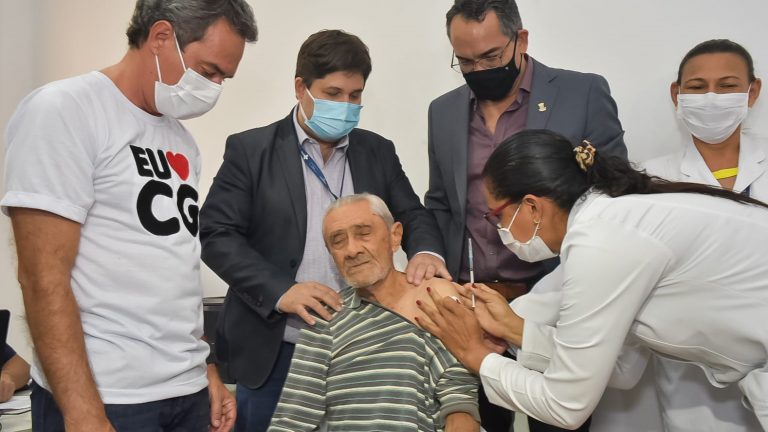 Você está visualizando atualmente Campo Grande inicia aplicação da 3ª dose de vacina contra Covid-19 em idosos
