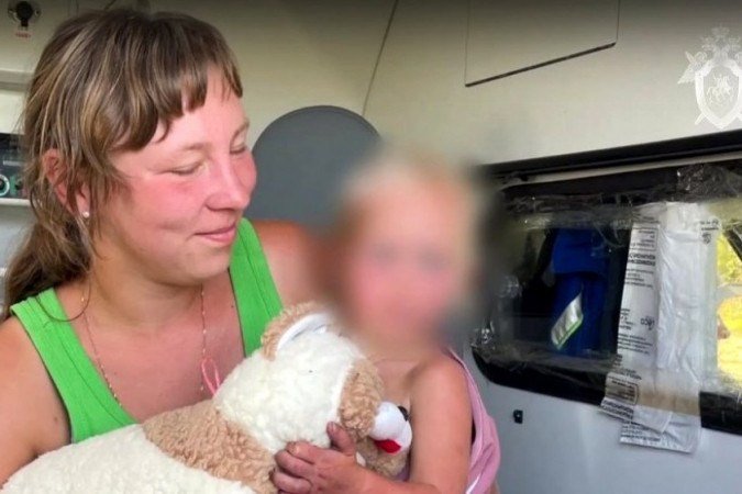 Você está visualizando atualmente Mãe reencontra bebê que passou 4 dias perdida em floresta na Rússia