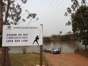 Leia mais sobre o artigo Meio ambiente: Naviraí e PMA instalam placas educativas às margens do rio Amambai