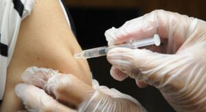 Leia mais sobre o artigo Alemanha teme que milhares de pessoas receberam soro fisiológico, não vacina