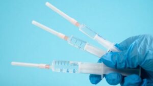 Leia mais sobre o artigo EUA liberam terceira dose de vacina para pessoas imunocomprometidas