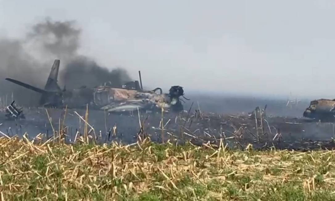 Você está visualizando atualmente Avião de caça da Força Aérea cai em Campo Grande, piloto se ejeta antes