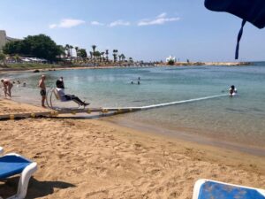 Leia mais sobre o artigo Chipre: Praias acessíveis a pessoas com mobilidade reduzida 