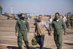 Leia mais sobre o artigo Ministro da Defesa e Comandante da Aeronáutica visitam Exercício Tápio em Campo Grande