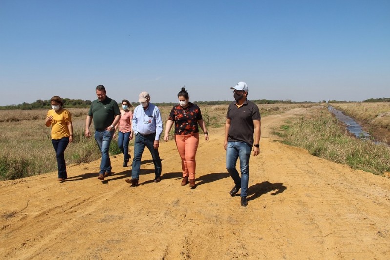 Você está visualizando atualmente Naviraí abre estrada no Parque Natural Municipal