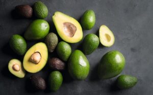 Leia mais sobre o artigo Um abacate por dia redistribui gordura corporal e ajuda saúde da mulher