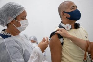 Leia mais sobre o artigo Vacinação de 2ª e 3ª doses contra Covid em Campo Grande, domingo