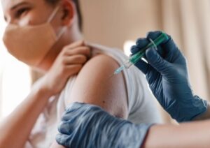 Read more about the article Vacinação contra a Covid será para 2ª e 3ª dose nesta segunda-feira (13)