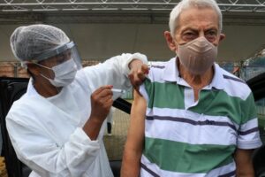 Read more about the article Vacinação de reforço para idosos e portadores de comorbidades, nesta quarta-feira (15)