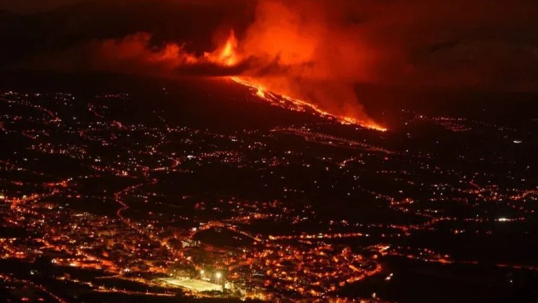 Você está visualizando atualmente Vulcão nas Canárias: Mais de 6.000 pessoas foram removidas da região 