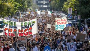 Leia mais sobre o artigo Estudantes protagonizam nas ruas mais uma greve por ações climáticas