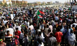 Leia mais sobre o artigo Manifestantes contra golpe no Sudão mantêm-se nas ruas
