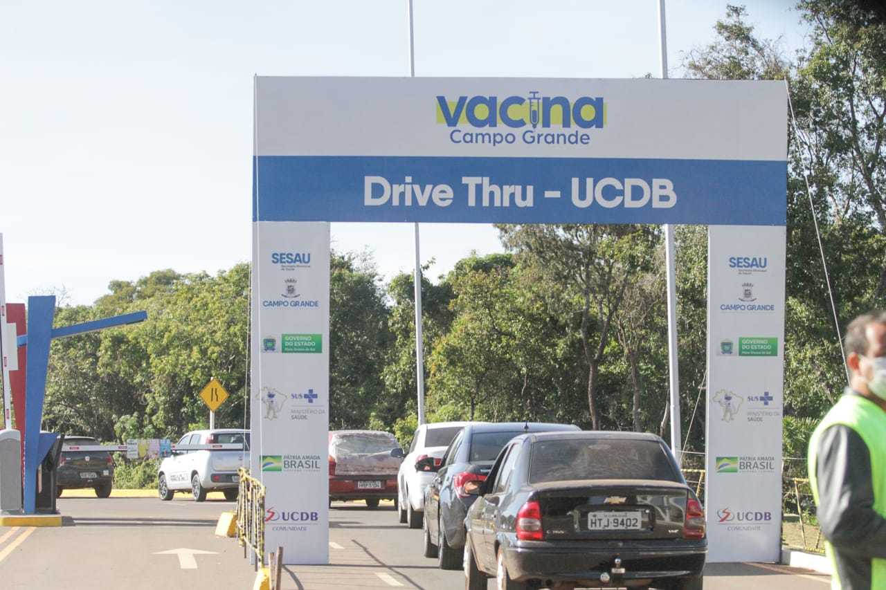 Você está visualizando atualmente Vacinação contra Covid acontece no drive-thru UCDB, neste domingo