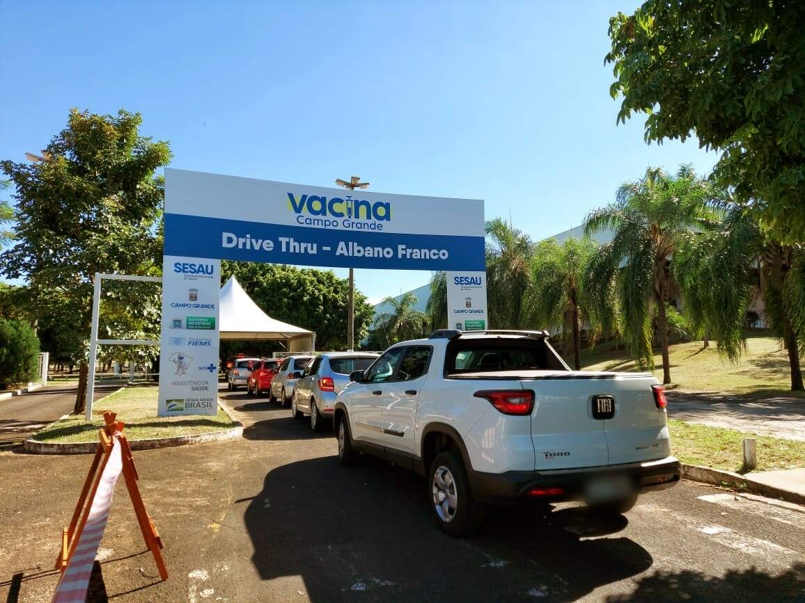 Você está visualizando atualmente Drive-thru Albano Franco será único local para vacinação contra covid neste domingo