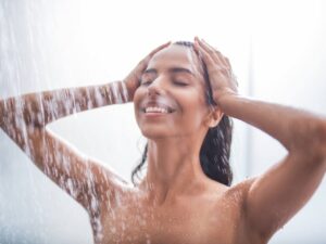 Leia mais sobre o artigo Banho frio, você encara? Os benefícios da água gelada no corpo