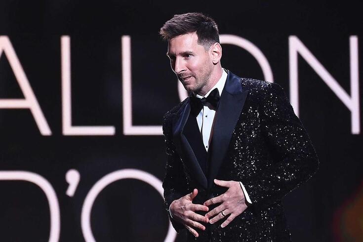 You are currently viewing Lionel Messi leva o prêmio de melhor jogador do mundo pela sétima vez