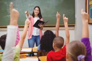 Leia mais sobre o artigo NOVA LEI: Professores de Educação básica terão bolsas até o fim do ano