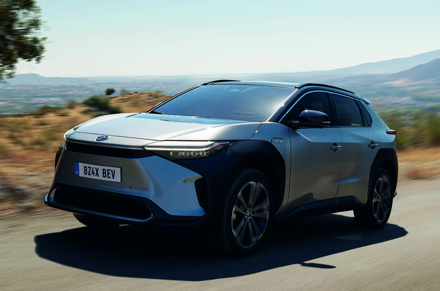 Você está visualizando atualmente Toyota bZ4X, veículo elétrico terá painel solar opcional