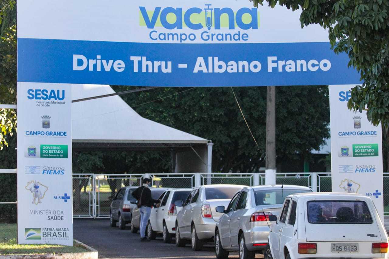 You are currently viewing Vacinação contra covid no domingo acontece no Albano Franco
