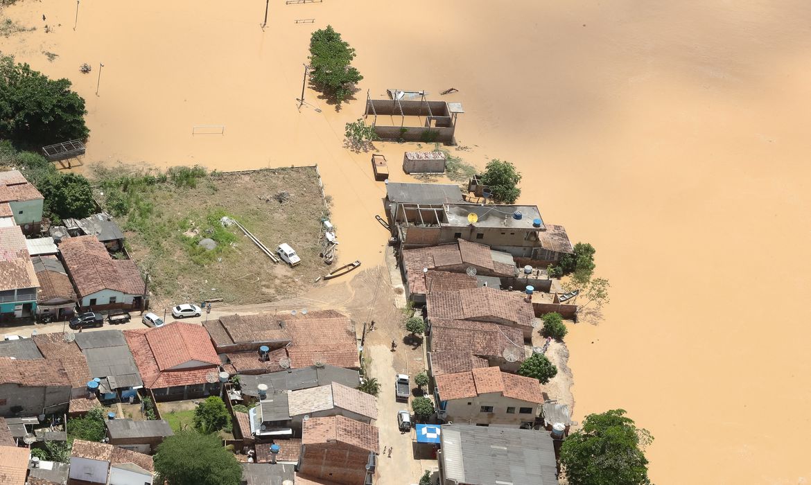 Você está visualizando atualmente Ministério da Saúde enviará 90 médicos para regiões em calamidade na Bahia