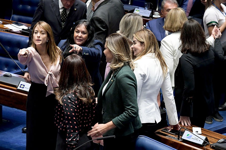 Você está visualizando atualmente Bancada Feminina no Senado quer derrubar veto sobre absorventes e garantir mais proteção à mulher
