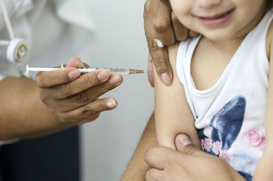 Você está visualizando atualmente Imunização contra Covid-19 nesta segunda-feira continua em Campo Grande