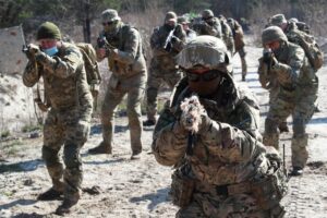 Leia mais sobre o artigo ESPERANDO ORDEM: Rússia cercou Ucrânia, soldados já estão na fronteira